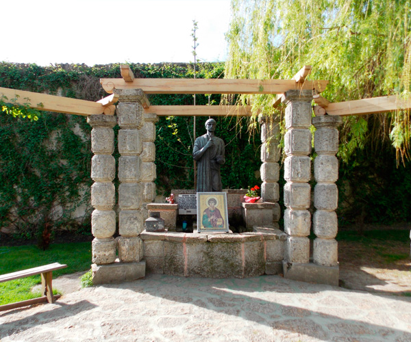 Statuia si Izvorul Sfantul Pantelimon Manastirea Sfanta Maria Techirghiol